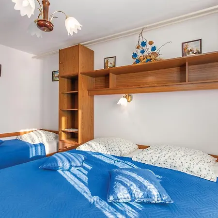 1 Bedroom Stunning In Lägenhet